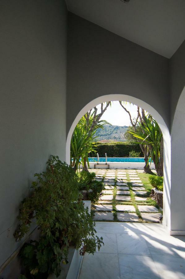 Country Villa Peloponnese With Tennis Court And Pool Zevgolateíon Buitenkant foto